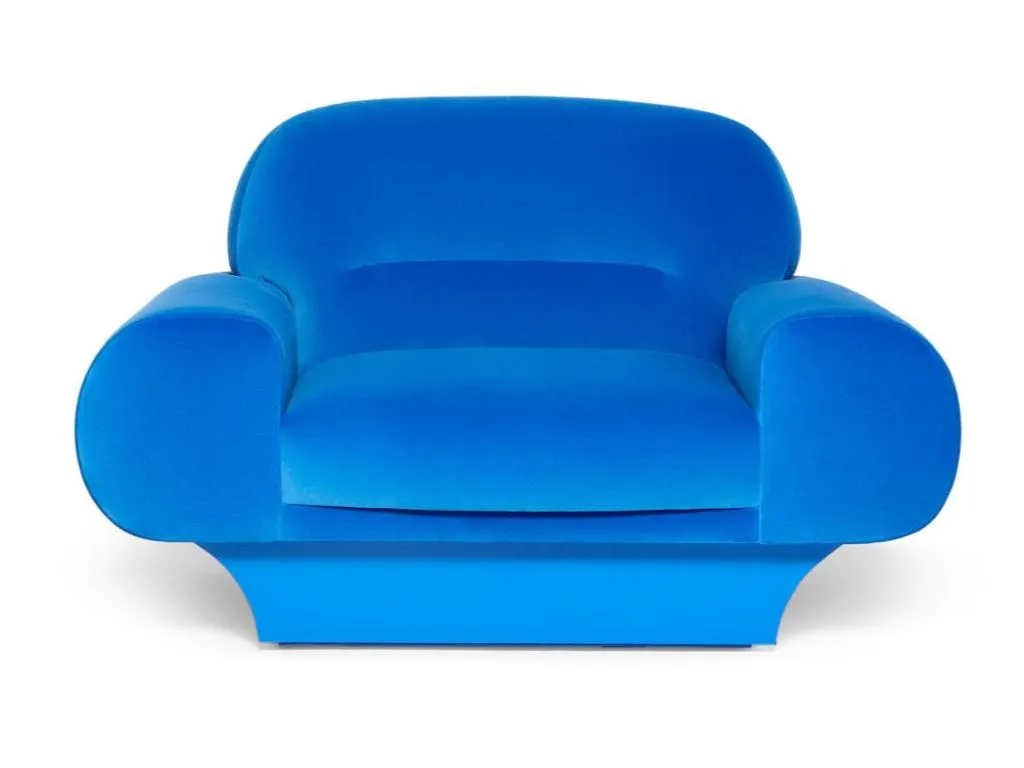 roy velvet armchair with armrests By Munna