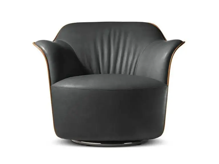 aida armchair By Poltrona Frau