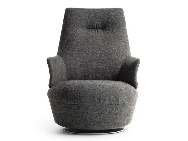 assaya armchair By Poltrona Frau